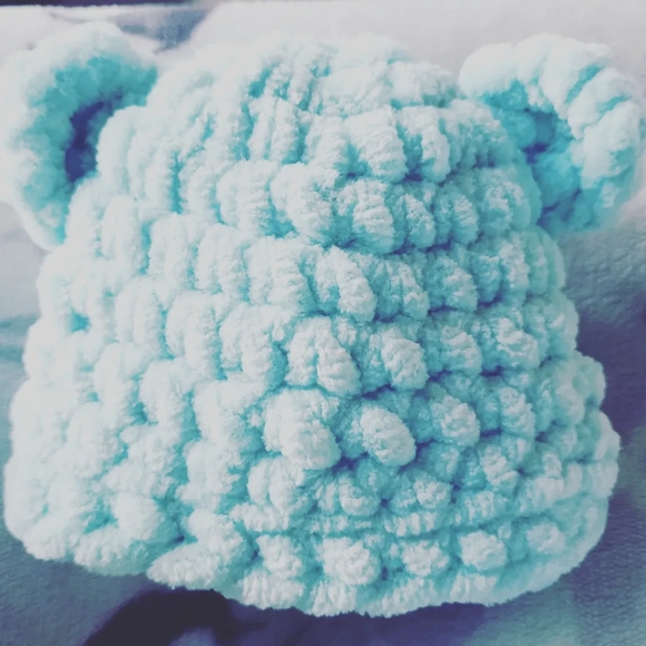 Handmade baby blanket and hat set - Picture 3 of 3